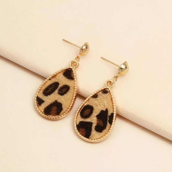 Leopard drop earrings - Picture 1 of 3